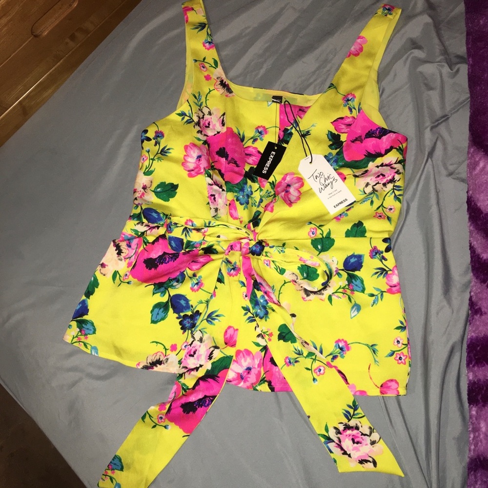 🆕🎈‼️🌺FLORAL TIE TOP🌸 - Picture 5 of 8